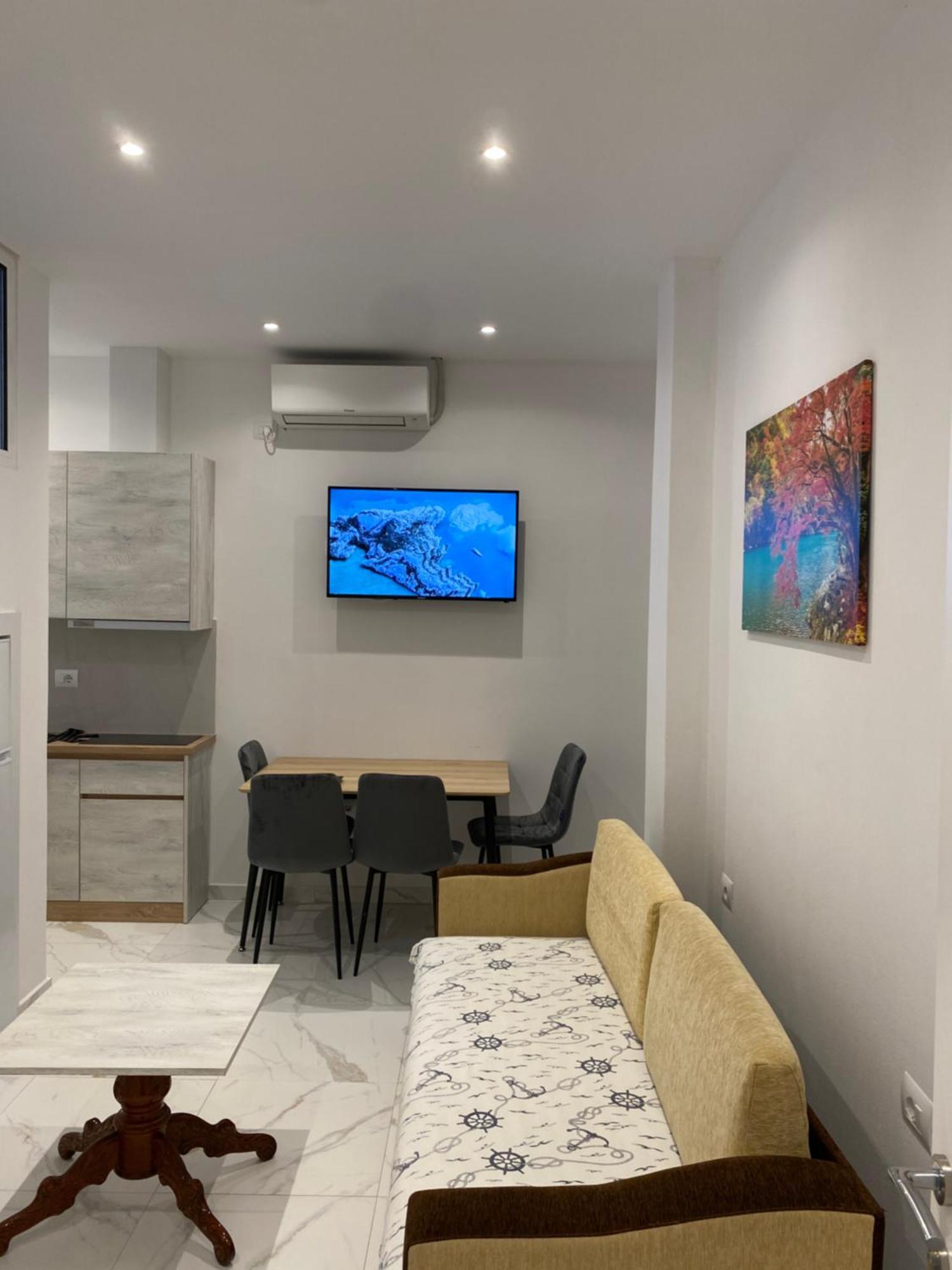 Apartment Rraku *